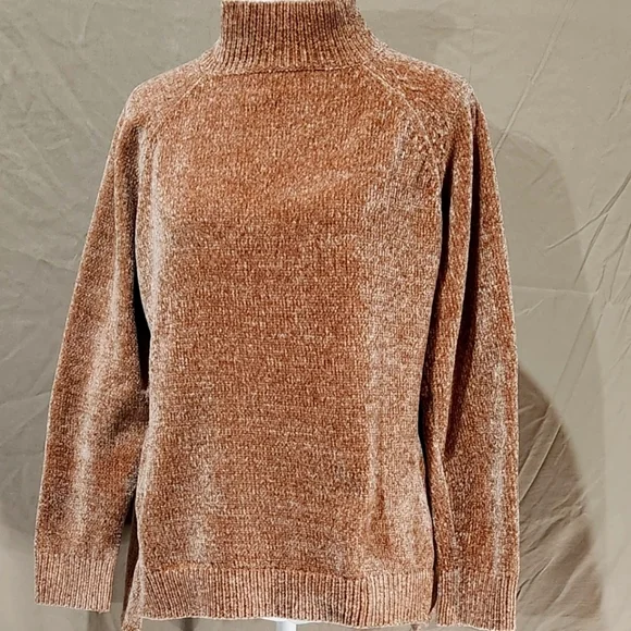Leo and nicole turtleneck hotsell